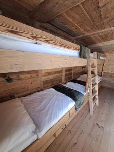 a bedroom with two bunk beds in a cabin at Chalet La Grange à Philippe in Evolène