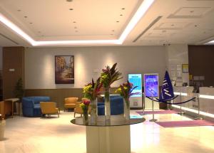 a lobby with a table with flowers on it at View Al Madinah Hotel in Medina