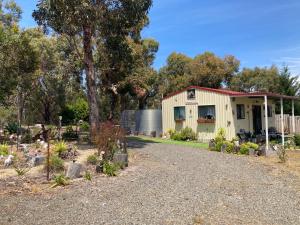 a house with a garden in front of it at Winganah Cottage in Murdunna