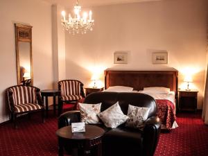 A seating area at Hotel Prinzenpalais Bad Doberan