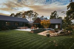 a house with a garden in front of it at Injala House - Designer Masterpiece, Exeter in Exeter