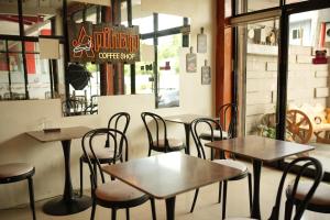 a dining room with tables and chairs in a restaurant at Apihap Hotel Daraga Albay in Locsin