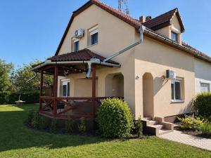 a house with a gazebo in the yard at Barka Vendégház Tisza-tó in Abádszalók