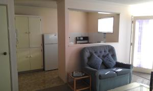 Kuchyň nebo kuchyňský kout v ubytování Riverview Motel