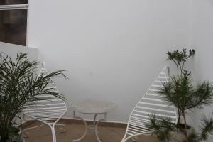 a patio with a table and a chair and a table at Appartement Mogador in Casablanca