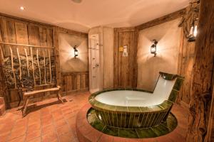 A bathroom at Hotel des Alpes