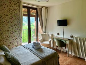 a bedroom with a bed with a teddy bear on it at Leyendas Del Pirineo Turismo Rural in Fiscal