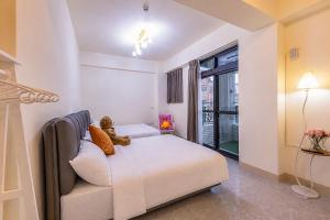 a bedroom with a bed with a teddy bear on it at Muxuan Homestay in Yuli
