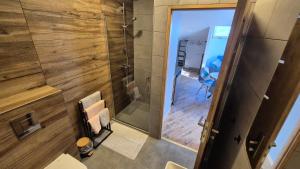 a bathroom with a shower and a toilet and a mirror at Apartamenty Intermo Górna 7 in Świętochłowice +24 photos