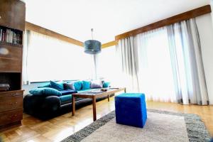 A seating area at Wolfgangsee Appartment