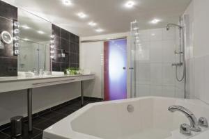 
A bathroom at Ochsen Hotel & Restaurant Binzen / Basel

