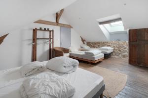 a bedroom with two beds and a living room at Bulle de Douceur avec Spa in Vallons-de-l'Erdre