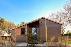a small house with a fence in front of it at Chalet Prestige 56 in Rivières