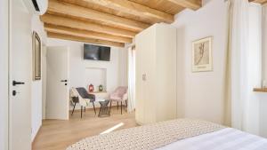 a bedroom with a bed and a table and chairs at Casa Pove by Villas Guide in Donje Baredine