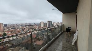 a balcony with a view of a city at Spacious accommodation with city views in Haï Khemisti