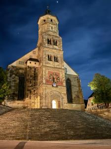 a building with a tower with a clock on it at Charmante Wg im Stadtgeflüster in Schwäbisch Hall