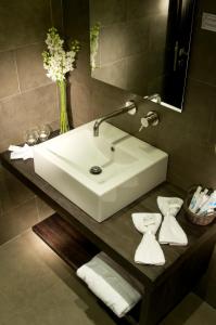 Kylpyhuone majoituspaikassa Excel Hotel Roma Ciampino