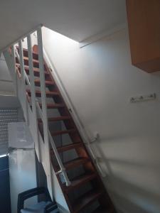 a staircase in a room with a white wall at Bienvenue chez Rosa in Vila Real de Santo António