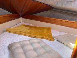a small room with a bed and a blanket at Nuit insolite sur un bateau in Cap d'Agde