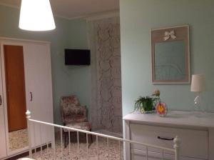 a living room with a chair and a table at B&B Dalle Zie in San Pietro a Maida