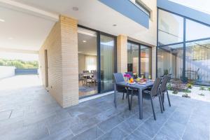 a dining room with a table and chairs at Dunes Beach House with Ocean Views in Viana do Castelo