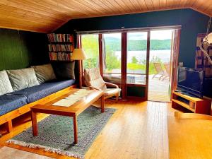 a living room with a couch and a tv at Hemsö Hideaway in Kojbacken