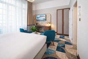 a hotel room with a bed and a desk at Harvey Spa Hotel in Františkovy Lázně