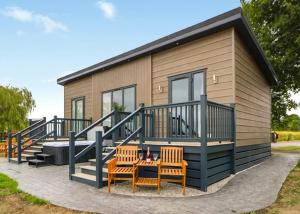 a tiny house with two chairs and a table at Hillcrest Hideaways in Caldwell +20 photos