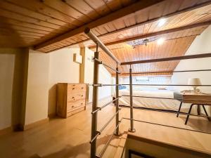 a room with a bunk bed and a wooden ceiling at Casa das Faluchas by ALÔGA in Finisterre
