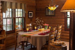 Χώρος καθιστικού στο Tiffany's Bed and Breakfast