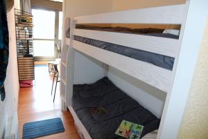 two bunk beds in a small room with a floor at Studio 4 pers pieds des pistes Piau-engaly in Aragnouet +6 photos