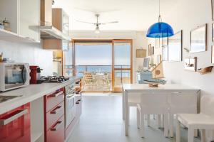 a kitchen with a view of the ocean at Fronte mare con parcheggio! in Grado