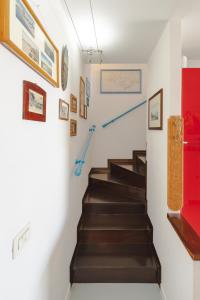 a staircase in a house with red and white walls at Fronte mare con parcheggio! in Grado