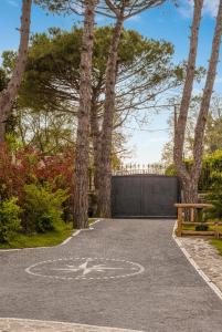 a driveway with a peace sign on the road at B&B InVilla in Naples