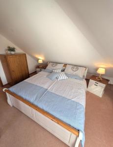a bedroom with a large bed in a attic at Nicht Daheim und doch Zuhaus in Heiligenhafen