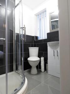 Баня в StayNEC Moat House Birmingham - For Company, Contractor and Leisure Stays - NEC, HS2, JLR, Airport