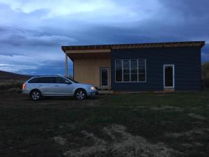 Byggingin sem sumarhúsið er í