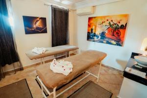 a living room with two chairs and a table at Les Villas du Douar in Azib Oulad Lâdem