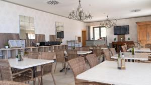 a dining room with tables and chairs at Hotel Villa Marcilla by Pandora Hoteles in Marcilla