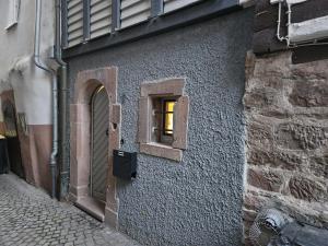 a building with a window with a light in it at Ferienhaus Rathausgasse in Büdingen