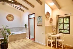 a large bathroom with a tub and a table and a table sidx sidx at בקתות נומה in Moshav Ramot +29 photos