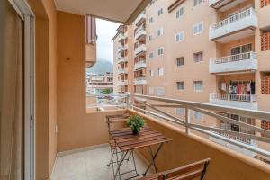a balcony with a table and chairs in a building at Brisa Caletillas in Punta Larga