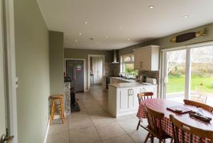 a kitchen and dining room with a table and chairs at Kerry Hideaway - Killorglin in Killorglin