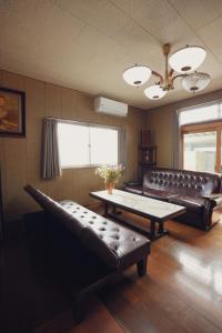 a living room with a couch and a table at 碧 AO Antik&Bay in Takamatsu