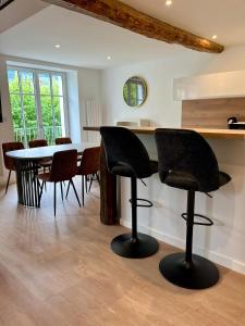 a dining room with a table and chairs at Les Appartements de Millau in Millau +20 photos
