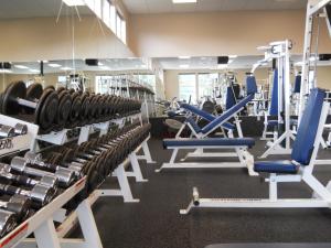 Fitness centrum a/nebo fitness zařízení v ubytování GuestHouse Inn & Suites Poulsbo