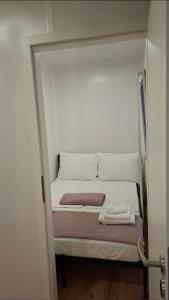 a small bed in a small room at Camp Phoenix in Srima