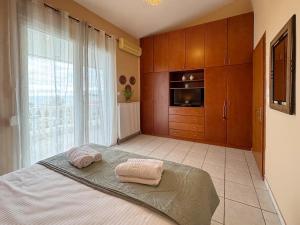 a bedroom with a bed with two towels on it at Maison De La Mer in Paleo Tsifliki