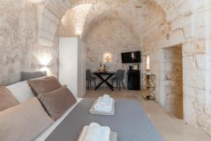 a living room with a couch and a table at Ostuni Luxury Stay - 2 Jacuzzi in Ostuni