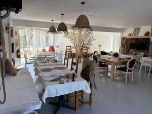 a dining room with tables and chairs in a room at Luberon Detente Mobile Home in Cheval-Blanc